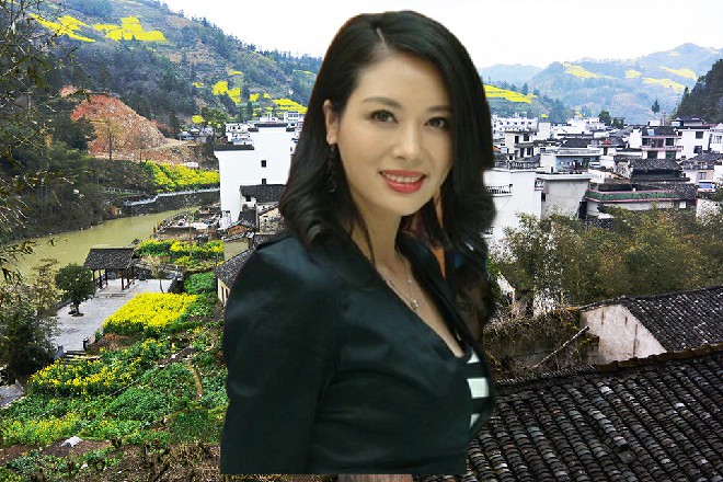 王玥站在前面，牧师按照以往的套路，询问着两个人的意见