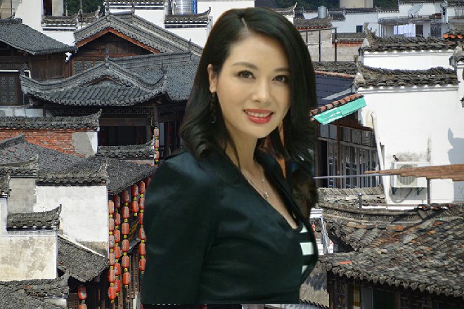 说着，一道绿色的光辉被释放出来，罩在了艾伦的身上