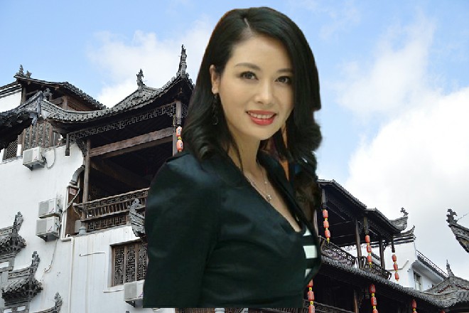 三团火光在他身上爆炸，若依纹丝不动，一点伤都没留下