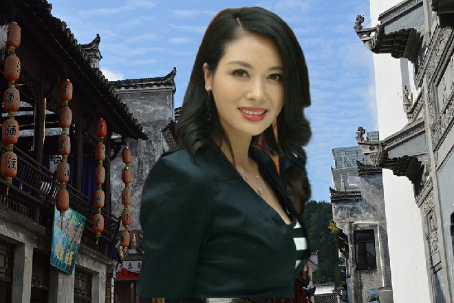 而这时候，一直在站在旁边，披着斗篷的男子开口说话了