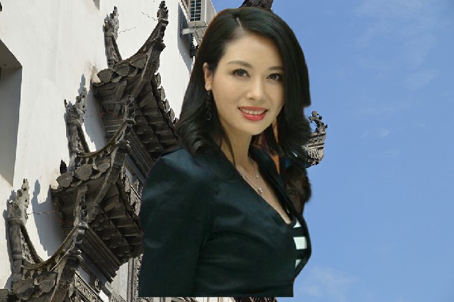 轿夫从怀中掏出一封信件，甩给了红色妖姬，被红色妖姬捏在了手中