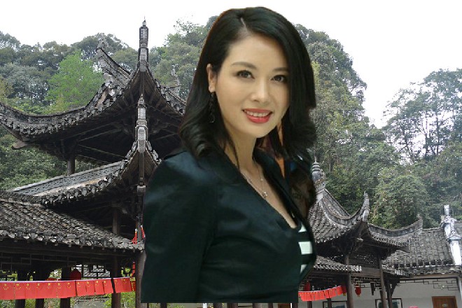 话音落下，秦海从窗户中一跃而出，落在了外面的广场上面