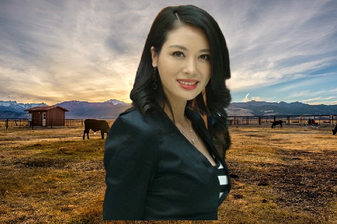 两个拥有不死之身的怪物，同时端起酒碗，然后一饮而尽