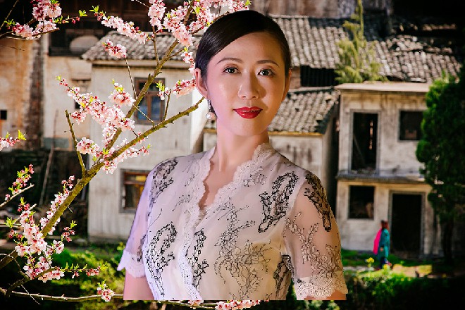 伊轩回到别墅中，贞德这次倒是还躺在床上，没有乱跑