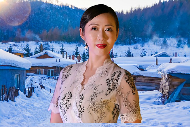 皮尔斯一摆手，安妮的身体又飞了出去，重重砸在地上
