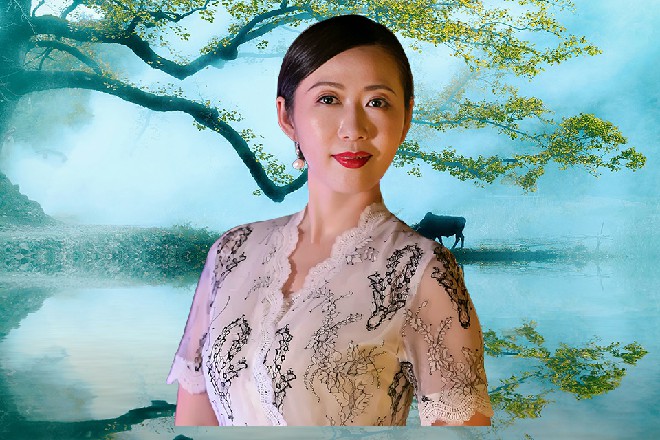 最后红色妖姬身上又多出了好几道血洞，然后狼狈地落在了地上