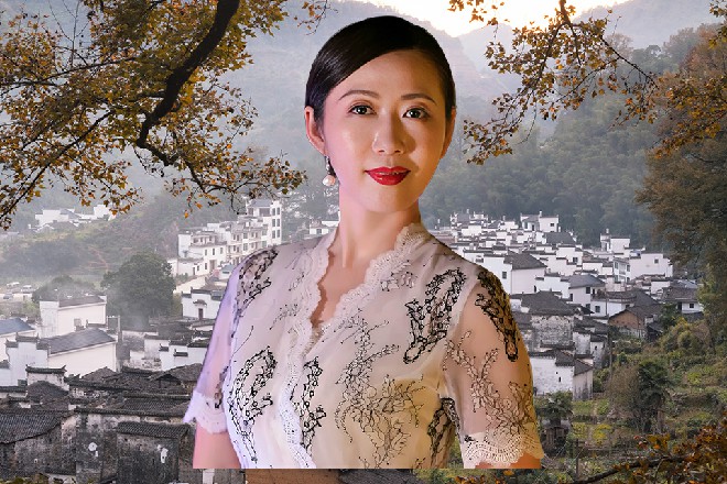 他几乎是下意识地，伸出手来，一下搂住了苗甜的芊芊细腰