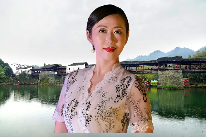 蓝水心说着，拔出了背后的长剑，直接向着冰面戳了过去