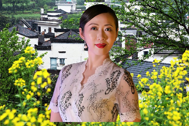 容小薰站在后面，满满的安全感，同时又有那么一点担心