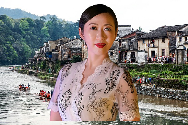 司机也没看到车上多了个人，而红色妖姬一翻身，落到卡车顶上