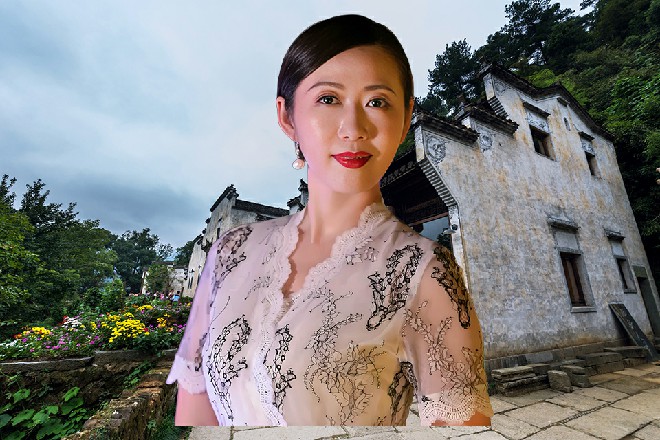 这一路上，好多人对着两个人投来注目礼，羡慕这对金童玉女