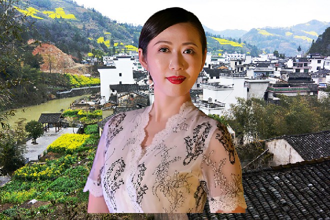 一个复仇者的战士看惠子长得漂亮，笑眯眯地对他说道
