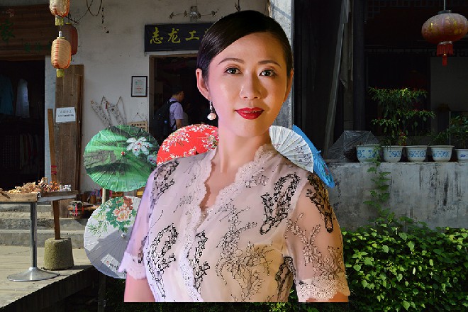 金龙撞在了金佛上面，直接化成了强烈的气劲，四下冲击