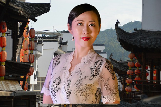 但他的身材很健壮，一看就是经过魔鬼训练过的超级雇佣兵