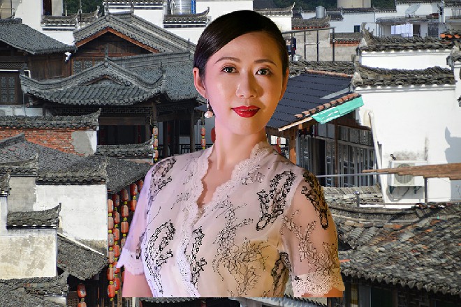 龙莲吞了一口口水，说不出话来，只有冷汗在往下淌