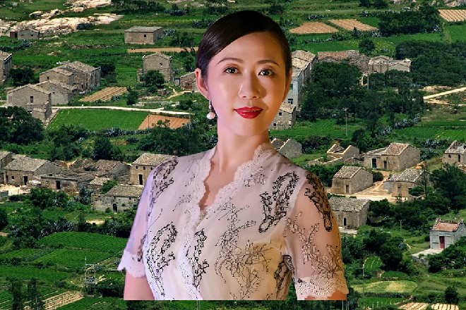 看到秦龙，红色妖姬脸上并没有半点欣喜，而是冷冰冰地问道
