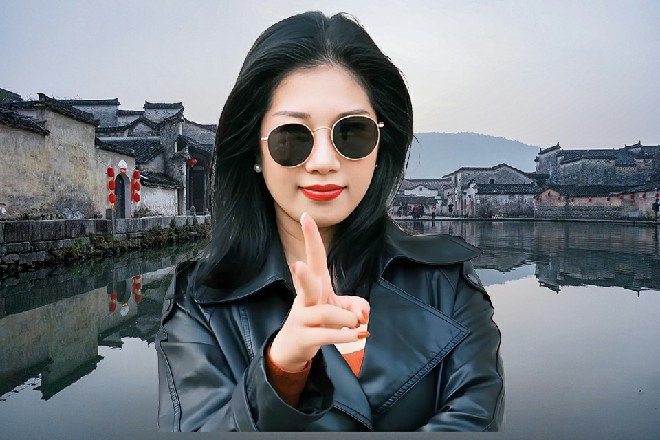 这神殿里十分昏暗，仿佛有什么黑暗在侵蚀这里一样