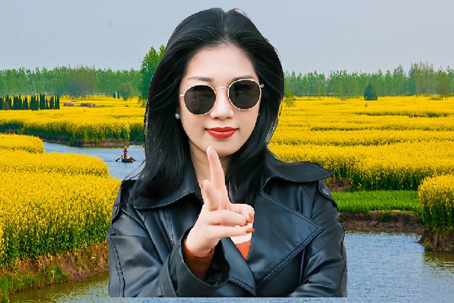 陈晓夜目光硕硕地看着若依，似乎想看破若依的内心一样