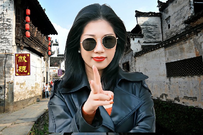 说着，他挥舞着那巨大的剑龙，直接在空中徘徊转动了起来