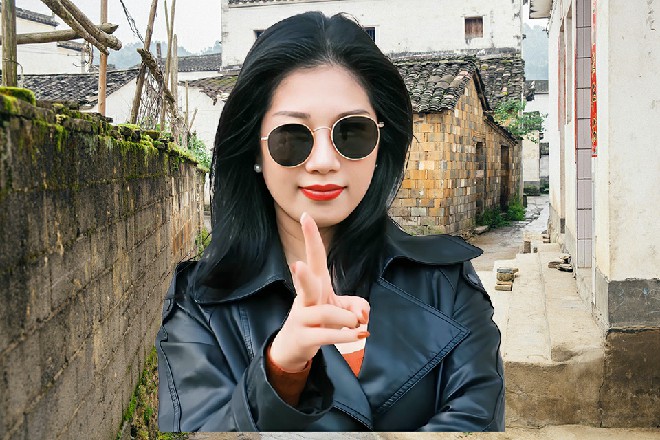 伊轩让小个子有些纳闷，但他可不想随便就跟恶魔亲近