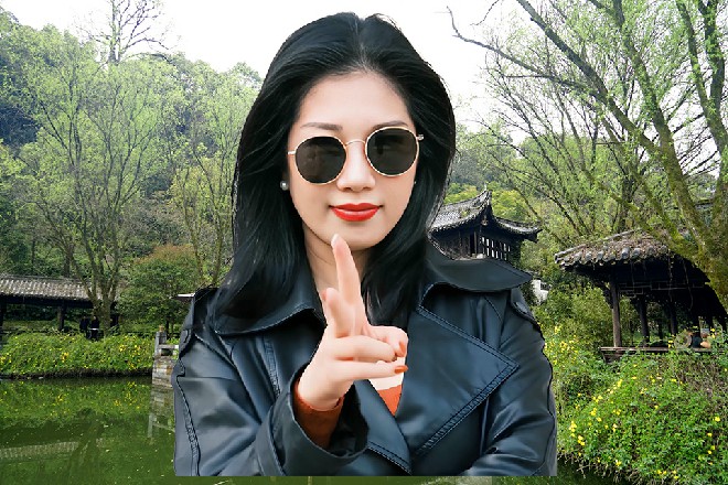 这丫头咋了，今天吃错药了苏曼s像看着外星人一样看着王玥