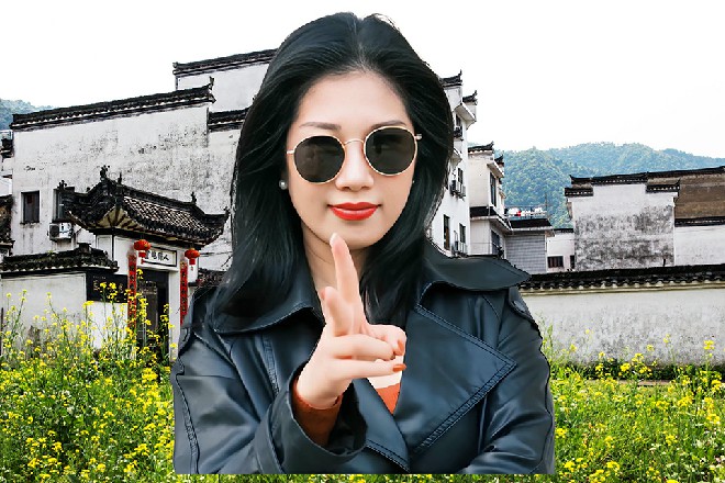 苏曼s和天道正低着头，忽然被对面的两个年轻弟子跟喊住了