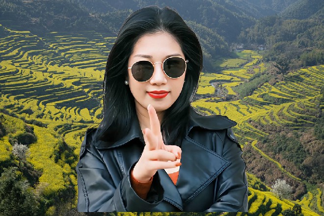 本来还在肆虐的风暴，忽然间就停了下来，让苏曼s有点吃惊