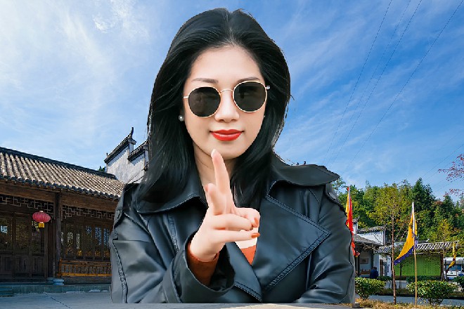 红色妖姬不断接近无上剑尊，已经到了四把防守型宝剑的面前