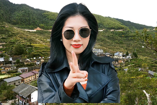 伊轩抓起山林纲川的金色羽翼，擦干净自己手上的鲜血