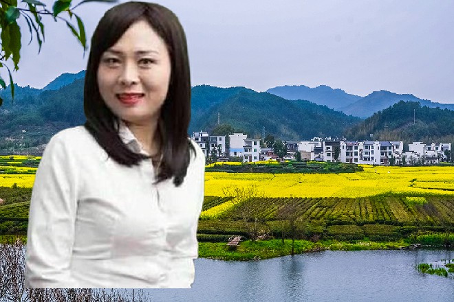 山林纲川从身后拔出两把苦无，握在手中，怒视着伊轩
