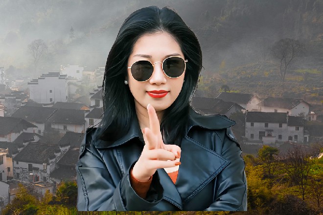 就在何素打算再嘲讽若依几句的时候，他的手机忽然响了