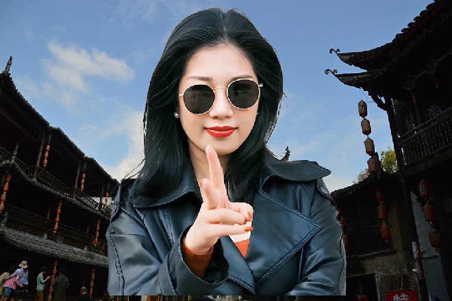 龙莲直接跪在了地上，她已经看到了躺在地上的唐延