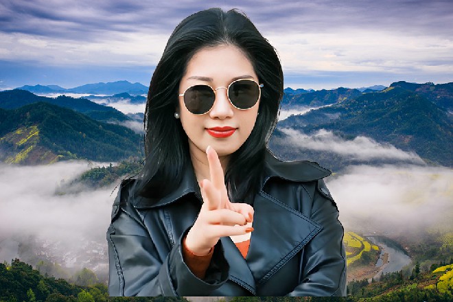 这五厘米厚的实木桌面，直接被王安麒这一掌给打穿了