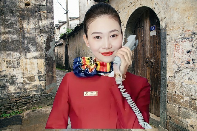 说着，他松开了手中的长剑，然后身形出现在惠子的身边