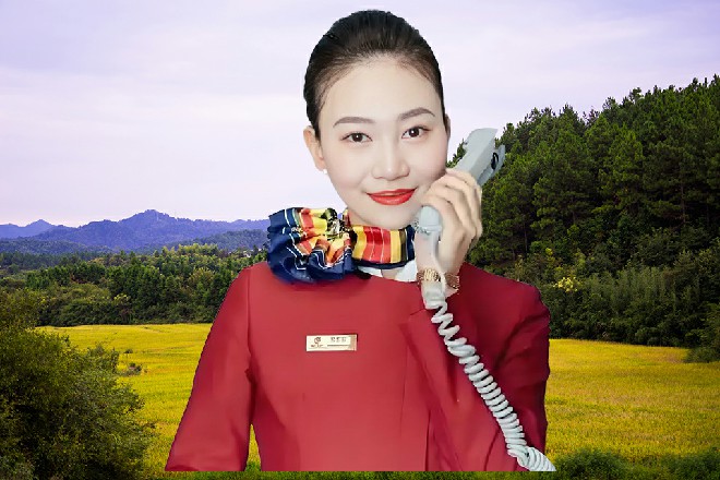 若依一记蝎子摆尾，后腿高高踢了起来，直奔秦海的脸