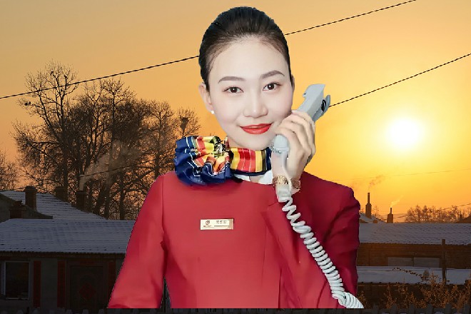 说着，他手中长刀撩了几个刀花，然后向着若依劈砍过来