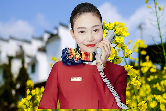 苏曼s直接抓住前面这个保镖的头，然后额头狠狠撞在他的脸上