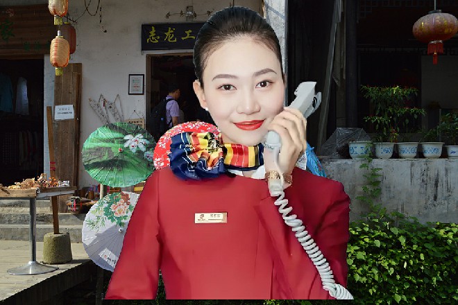 说着，贞德又伸出手来，指着空中，划出了一个金色的大门