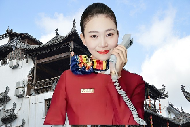 水花四溅，大厅里的客人们一看有死人，吓得惊叫起来