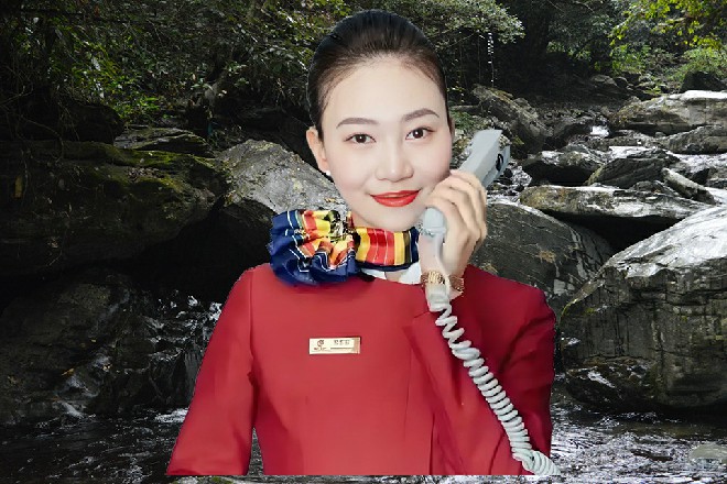 几乎在那一瞬间，所有人的动作，在伊轩面前都停止了