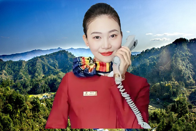 伊轩看了一眼自己的脚下，发现双脚被冻在了冰霜里面