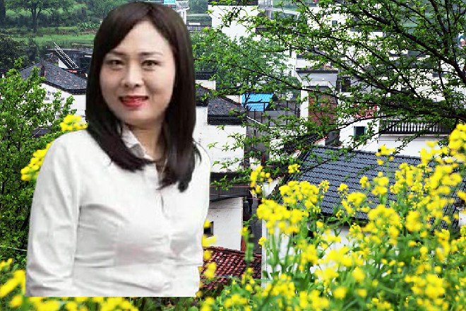 苏曼s对着秦都笑笑，然后又挥舞着长剑，向着秦都反攻了过来