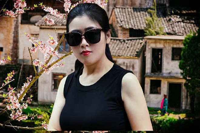 诺曦S立刻感觉到右臂一阵酸麻，似乎有点不受控制了