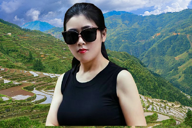 若依弹掉烟头，拎着砍刀，不退反进，直接冲进人群当中