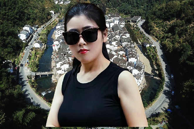 王玥十分担忧地看着伊轩，很快就会有警察来救我们的
