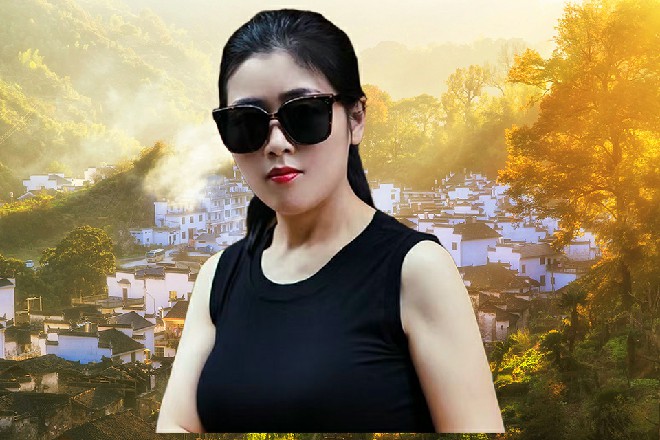 剩下的人纷纷逃跑，而红色妖姬策马立足，大刀横着挥舞出去