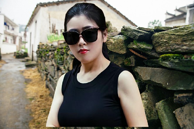 苏曼s似乎明白了什么，他看着小辣椒，小辣椒，难道你是，