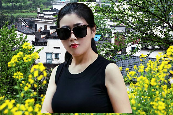 容小薰扮出一副可怜兮兮的模样，大飙演技，红色妖姬认输了