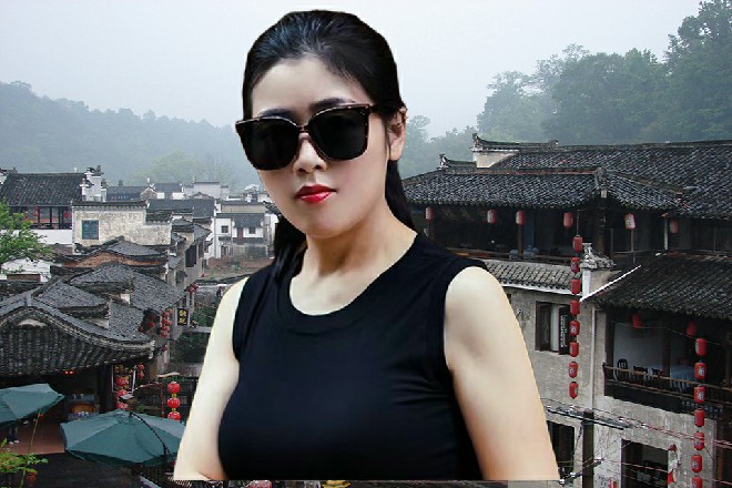 说着，安妮拍拍手，一个门人走过来，拎着一个餐盒