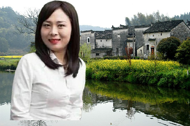 而章文瑞也重新拦住草薙上司的肩膀，两个人继续划拳